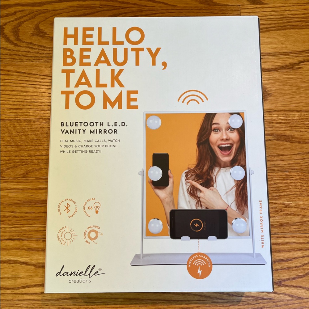 NWT Bluetooth LED White Vanity Mirror Wireless Phone Charging Danielle Creations